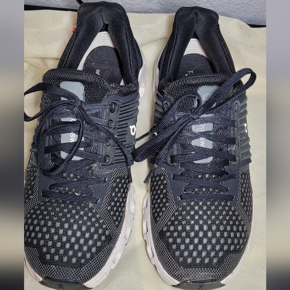 QC on Cloud Women's Lightweight Contrast Trim Running Shoes Sneakers Size 6.5
